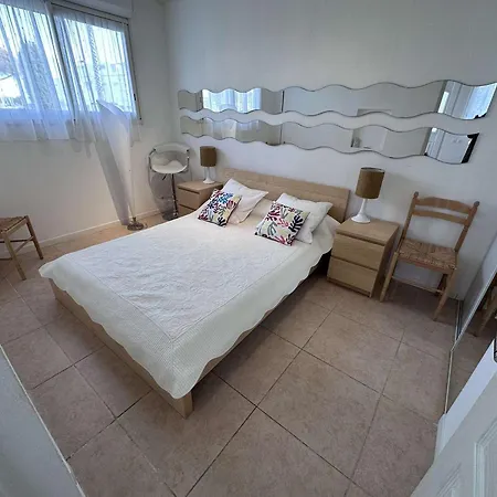 Apartment 2 Pieces Avec Terrasse Et Jardin Clos, Parking Inclus - Fr-1-731-109