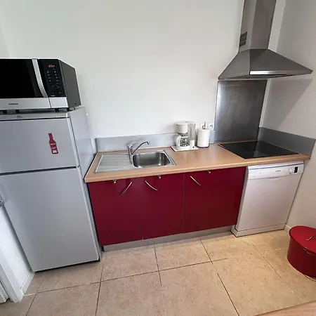 2 Pieces Avec Terrasse Et Jardin Clos, Parking Inclus Le Grau-du-Roi