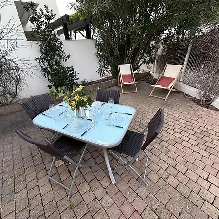 2 Pieces Avec Terrasse Et Jardin Clos, Parking Inclus - Fr-1-731-109 Le Grau-du-Roi