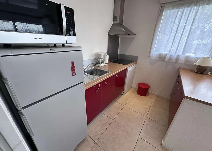 2 Pieces Avec Terrasse Et Jardin Clos, Parking Inclus - Fr-1-731-109 * Ле-Гро-дю-Руа