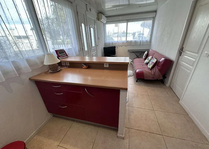 2 Pieces Avec Terrasse Et Jardin Clos, Parking Inclus - Fr-1-731-109 * Ле-Гро-дю-Руа