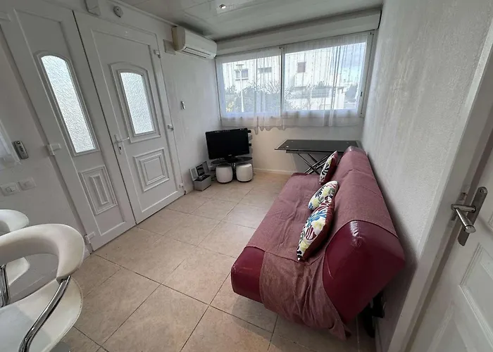 2 Pieces Avec Terrasse Et Jardin Clos, Parking Inclus - Fr-1-731-109 Ле-Гро-дю-Руа
