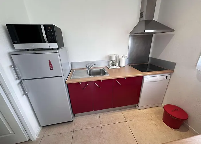2 Pieces Avec Terrasse Et Jardin Clos, Parking Inclus - Fr-1-731-109 Ле-Гро-дю-Руа